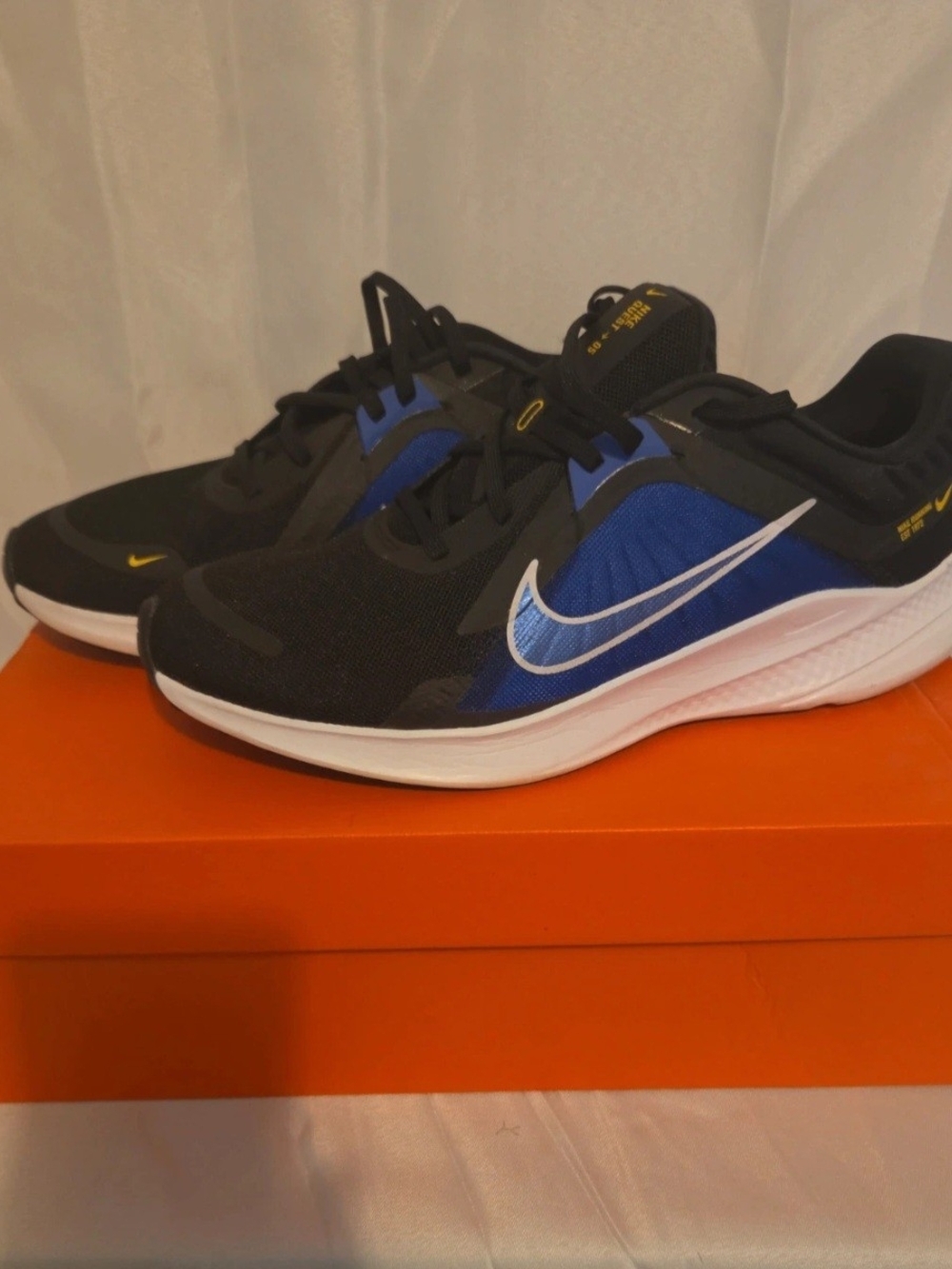 Nike Quest 5 'Black High Voltage Wonens Size 12 Mens 10.5